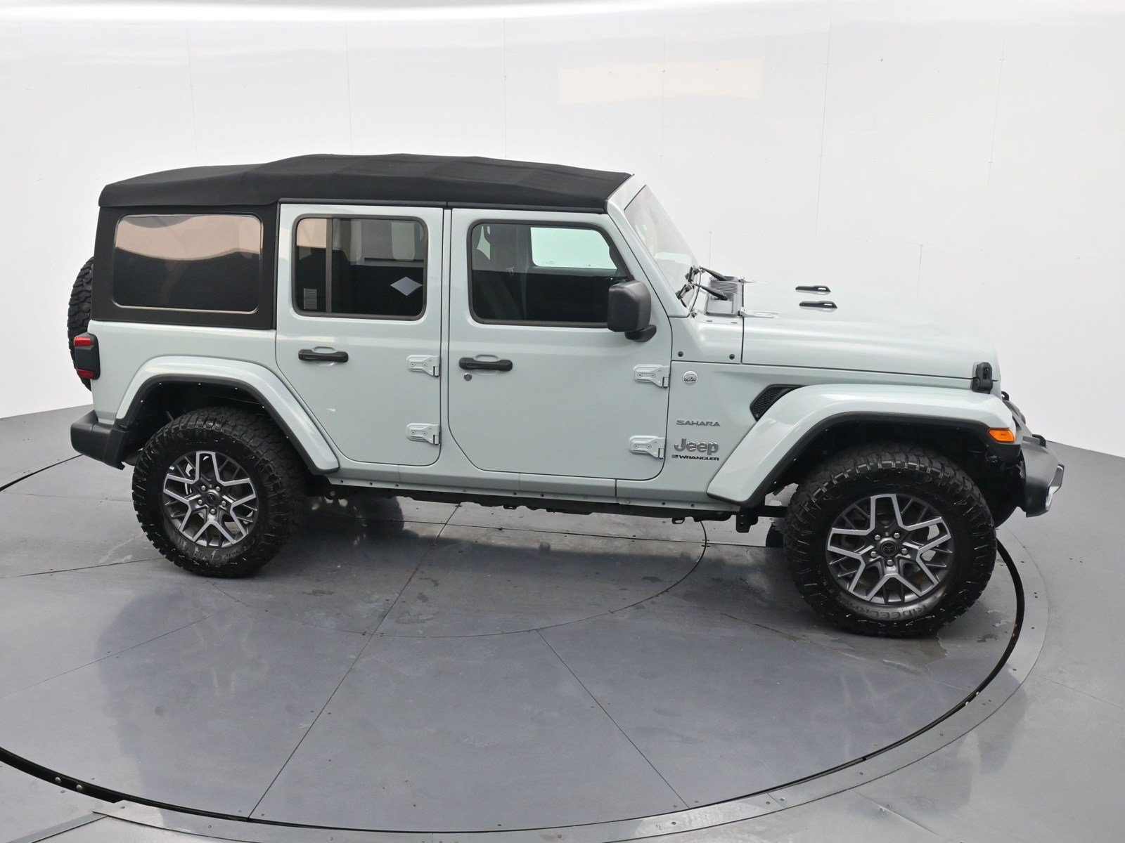 Used 2024 Jeep Wrangler Unlimited Sahara w/ Safety Group AWD/4WD image 19
