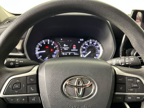 Used 2023 Toyota Highlander L image 11