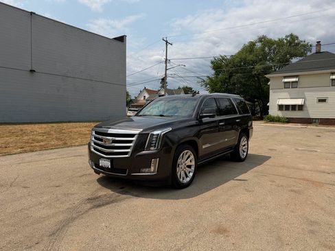 Used 2018 Cadillac Escalade Premium Luxury AWD/4WD image 3