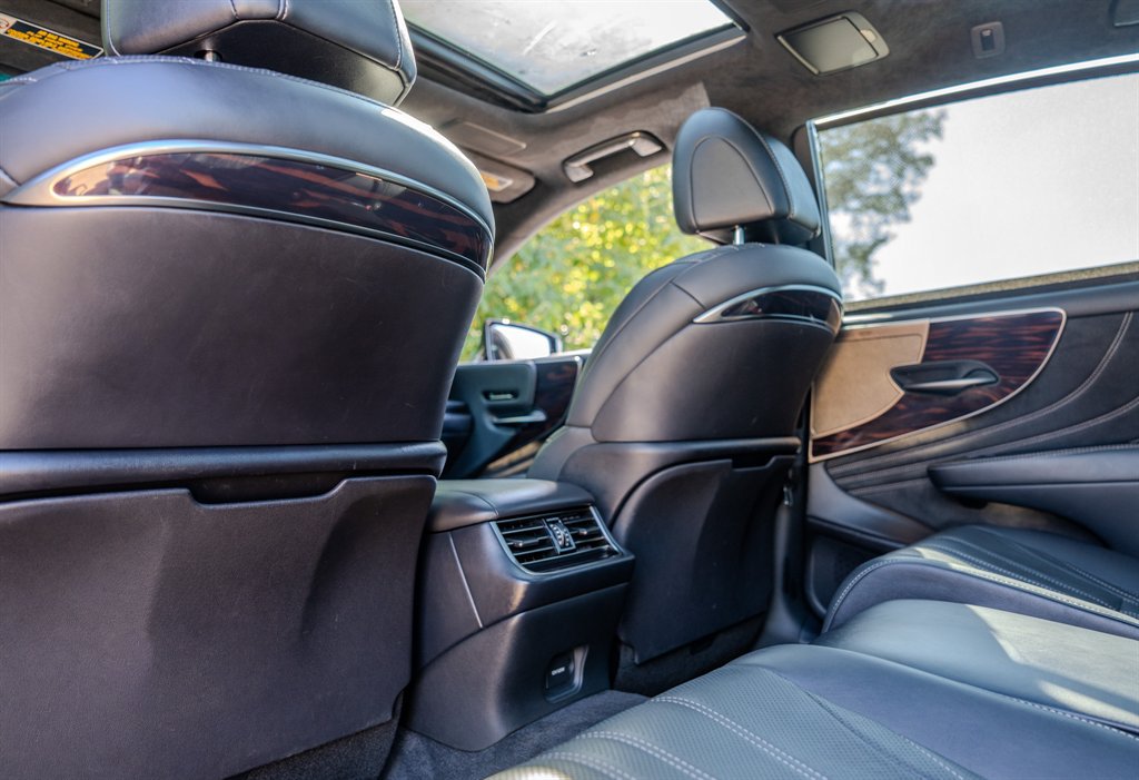Used 2018 Lexus LS 500 w/ Luxury Package RWD image 34