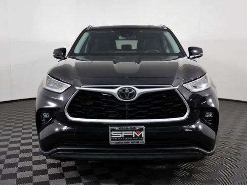 Used 2020 Toyota Highlander XLE AWD/4WD image 4