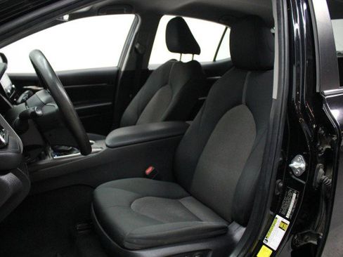 Used 2022 Toyota Camry LE image 8