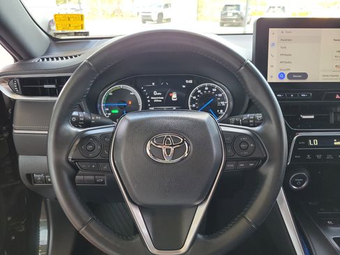 Certified 2023 Toyota Venza Nightshade image 16