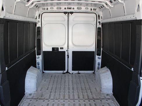 Used 2025 RAM ProMaster 2500 w/ Convenience Group FWD image 9