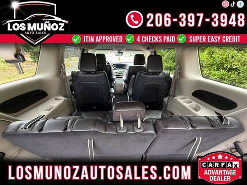 Used 2024 Chrysler Pacifica Limited FWD image 1