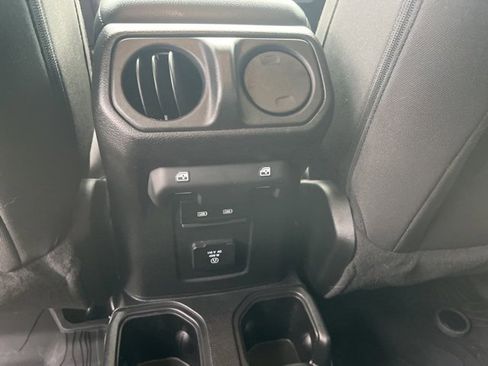 Used 2023 Jeep Gladiator Willys image 18