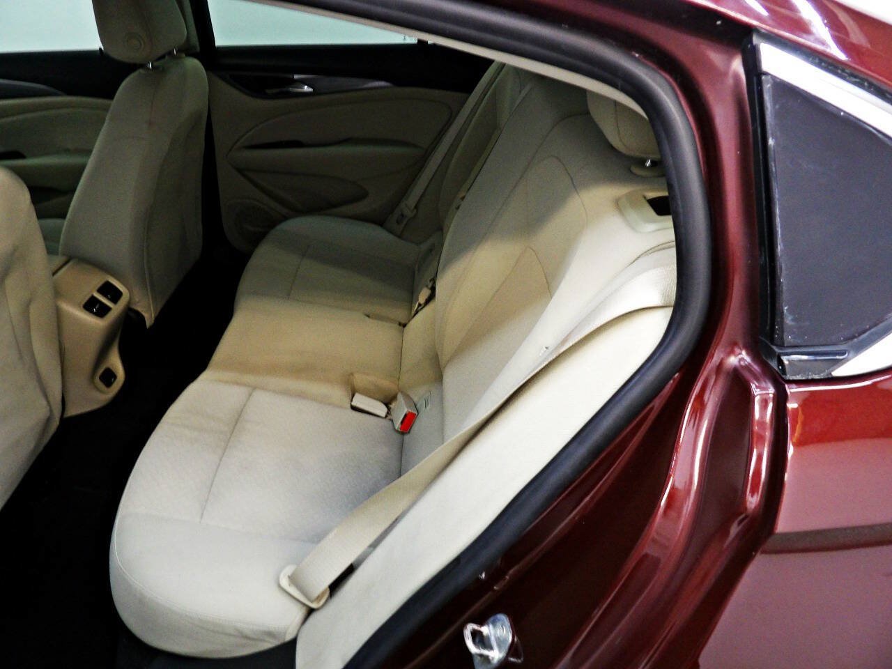 Used 2019 Buick Regal Preferred w/ Driver Confidence Package I FWD image 10
