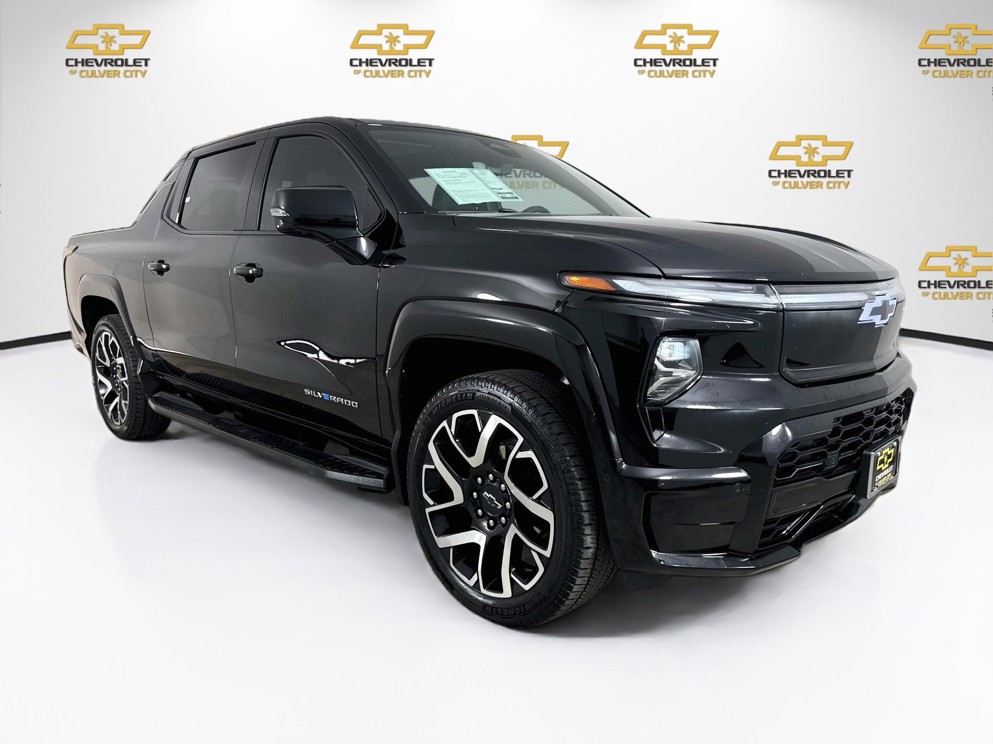 Used 2024 Chevrolet Silverado EV RST AWD/4WD image 1