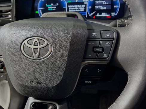 Used 2025 Toyota Camry XLE w/ Premium Plus Package image 20