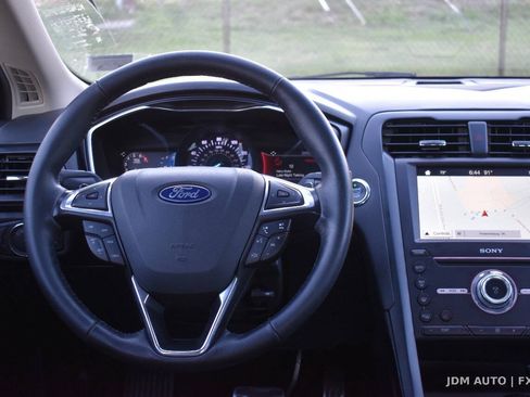 Used 2018 Ford Fusion Titanium AWD/4WD image 19