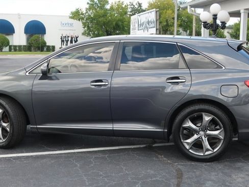 Used 2010 Toyota Venza FWD image 9