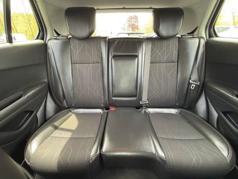 Used 2019 Chevrolet Trax LT w/ LT Convenience Package AWD/4WD image 23