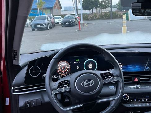 Used 2025 Hyundai Elantra SEL image 35
