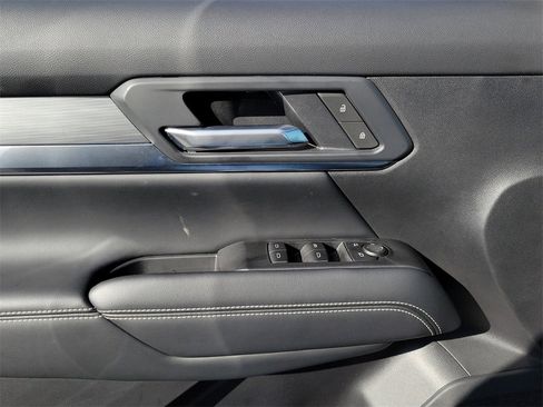 Used 2025 GMC Terrain Elevation image 16