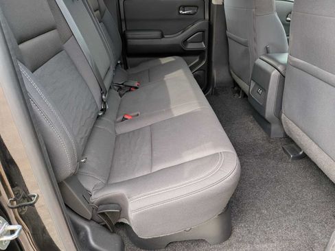 Used 2022 Nissan Frontier SV AWD/4WD image 18