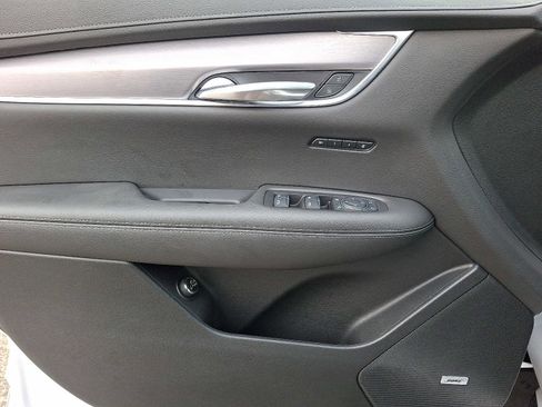 Used 2025 Cadillac XT6 Luxury image 12