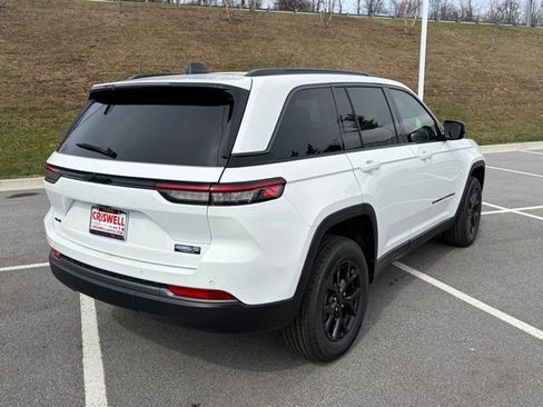 New 2026 Jeep Grand Cherokee Laredo image 8
