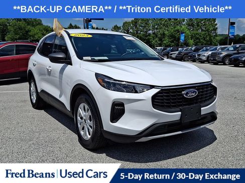Used 2023 Ford Escape Active w/ Tech Pack #1 AWD/4WD image 2