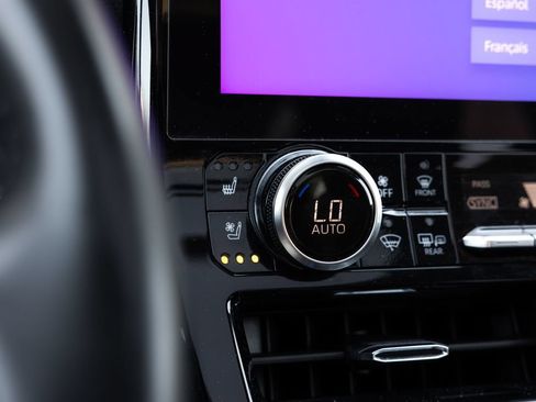 Used 2023 Toyota Highlander Platinum FWD image 21