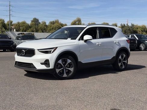 Certified 2025 Volvo XC40 B5 Plus w/ Climate Package image 2