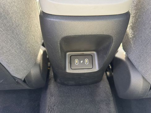 Used 2025 Hyundai Elantra Limited image 24