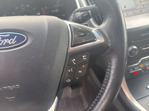 Used 2018 Ford Edge SEL w/ SEL Appearance Package image 19