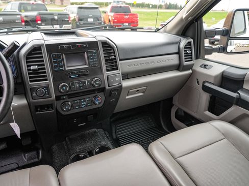 Used 2017 Ford F250 XL w/ Power Equipment Group image 16