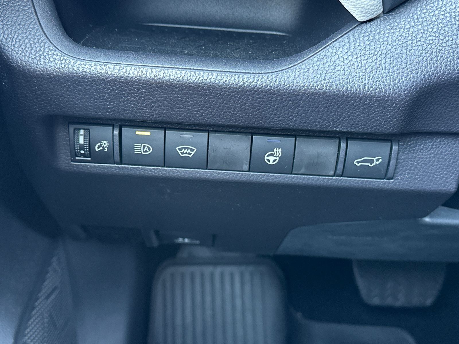 Used 2025 Toyota RAV4 XLE Premium w/ Weather Package FWD image 31