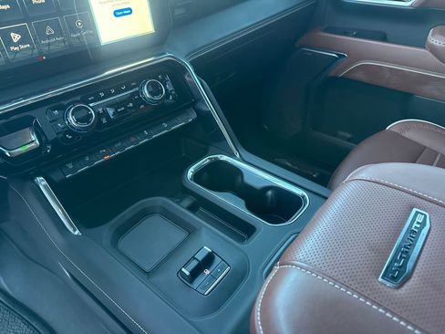 Used 2025 GMC Sierra 2500 Denali Ultimate image 24