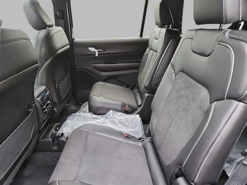 New 2025 Jeep Grand Cherokee L Altitude image 18