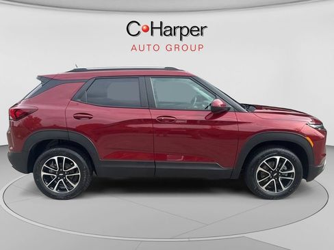 Used 2025 Chevrolet TrailBlazer LT AWD/4WD image 2