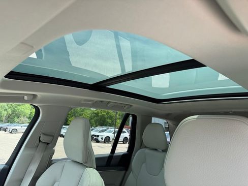 Certified 2023 Volvo XC90 B6 Plus AWD/4WD image 7