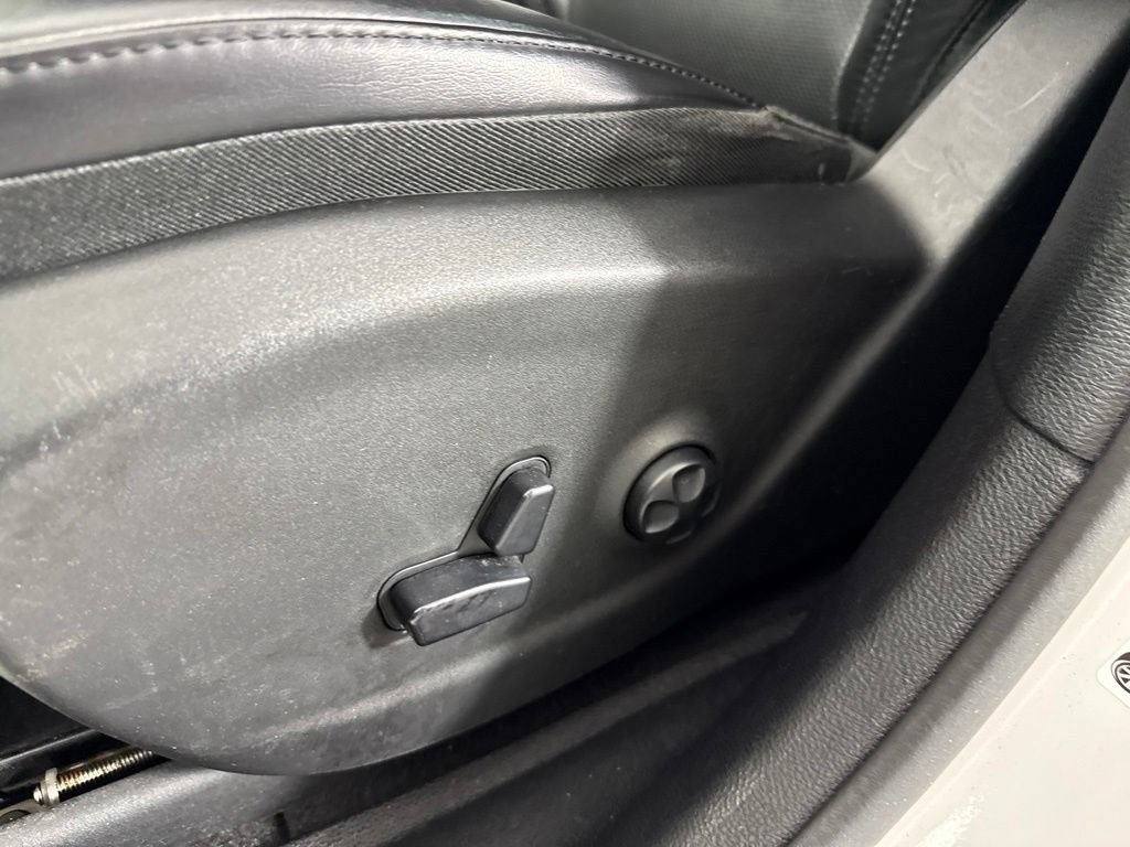 Used 2019 Jeep Cherokee Limited AWD/4WD image 14