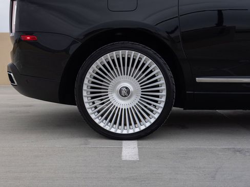 Used 2021 Rolls-Royce Cullinan image 22