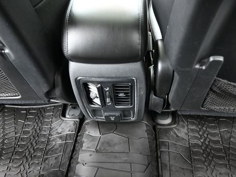 Used 2020 Jeep Grand Cherokee Altitude AWD/4WD image 24