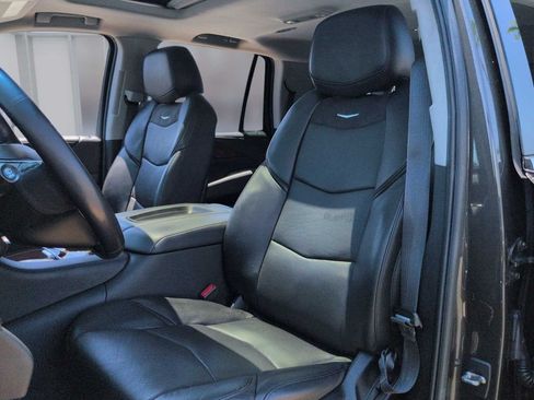 Used 2020 Cadillac Escalade Luxury RWD image 24