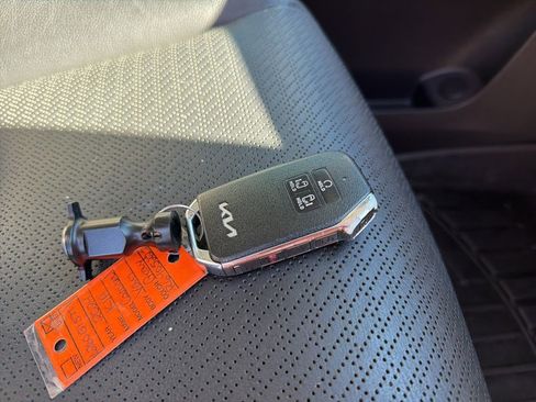 Certified 2024 Kia Carnival SX Prestige image 34