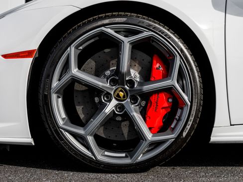 Used 2024 Lamborghini Huracan EVO image 14