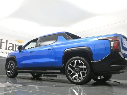 Certified 2025 Chevrolet Silverado EV RST image 5