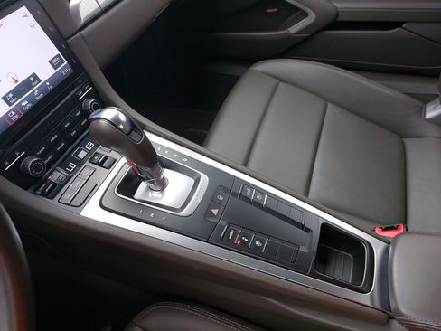 Certified 2018 Porsche 911 Carrera RWD image 26