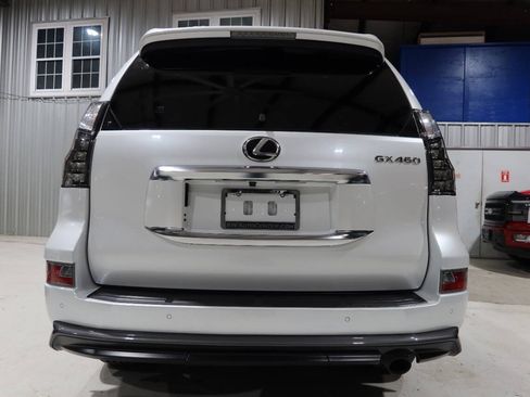 Used 2023 Lexus GX 460 Premium w/ Accessory Package AWD/4WD image 3