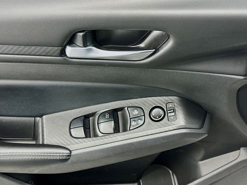 Used 2024 Nissan Altima 2.5 SV FWD image 15