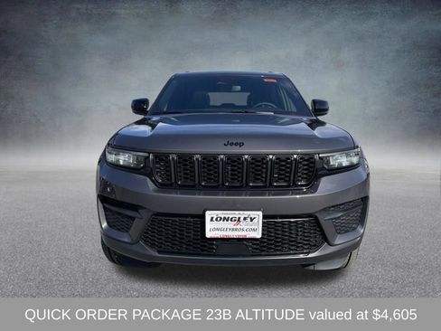 Used 2023 Jeep Grand Cherokee Altitude AWD/4WD image 3