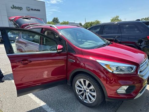 Used 2018 Ford Escape Titanium AWD/4WD image 2
