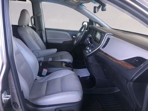 Used 2016 Toyota Sienna Limited Premium image 15