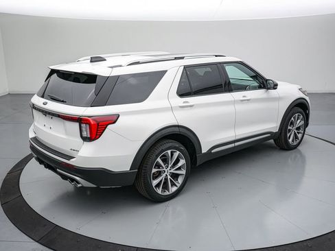 Certified 2025 Ford Explorer Platinum w/ Ultimate Package AWD/4WD image 4