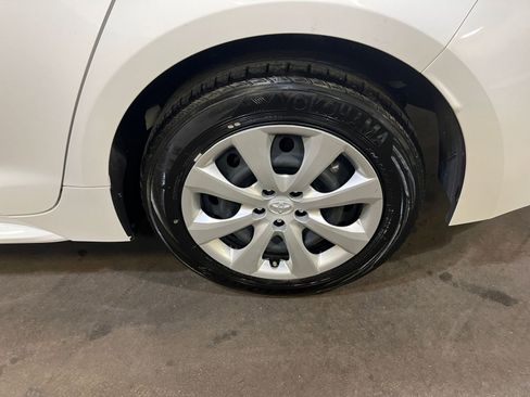 Used 2025 Toyota Corolla LE image 29