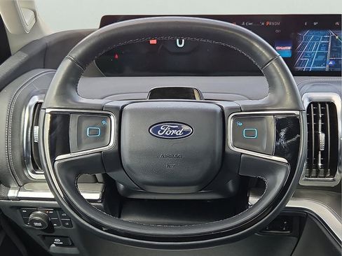 Used 2025 Ford Expedition Platinum AWD/4WD image 13