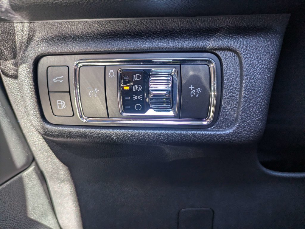 Used 2025 Lincoln Corsair Grand Touring w/ Equipment Group 301A AWD/4WD image 27