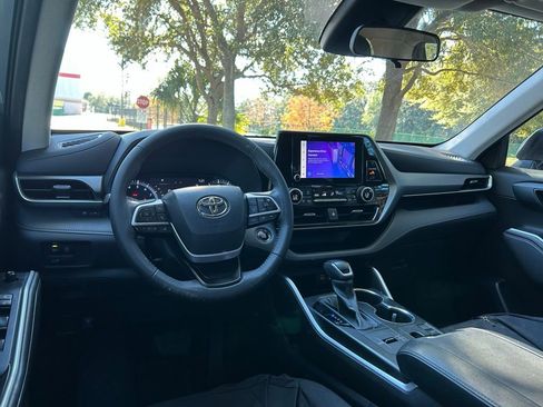 Used 2023 Toyota Highlander LE image 12